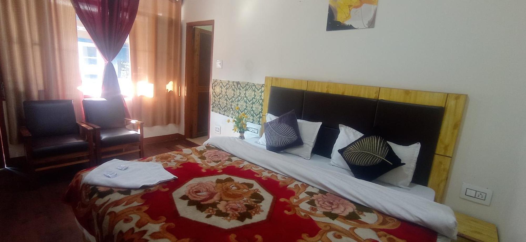 The Prasher Lodge Mall Road Manali Zewnętrze zdjęcie
