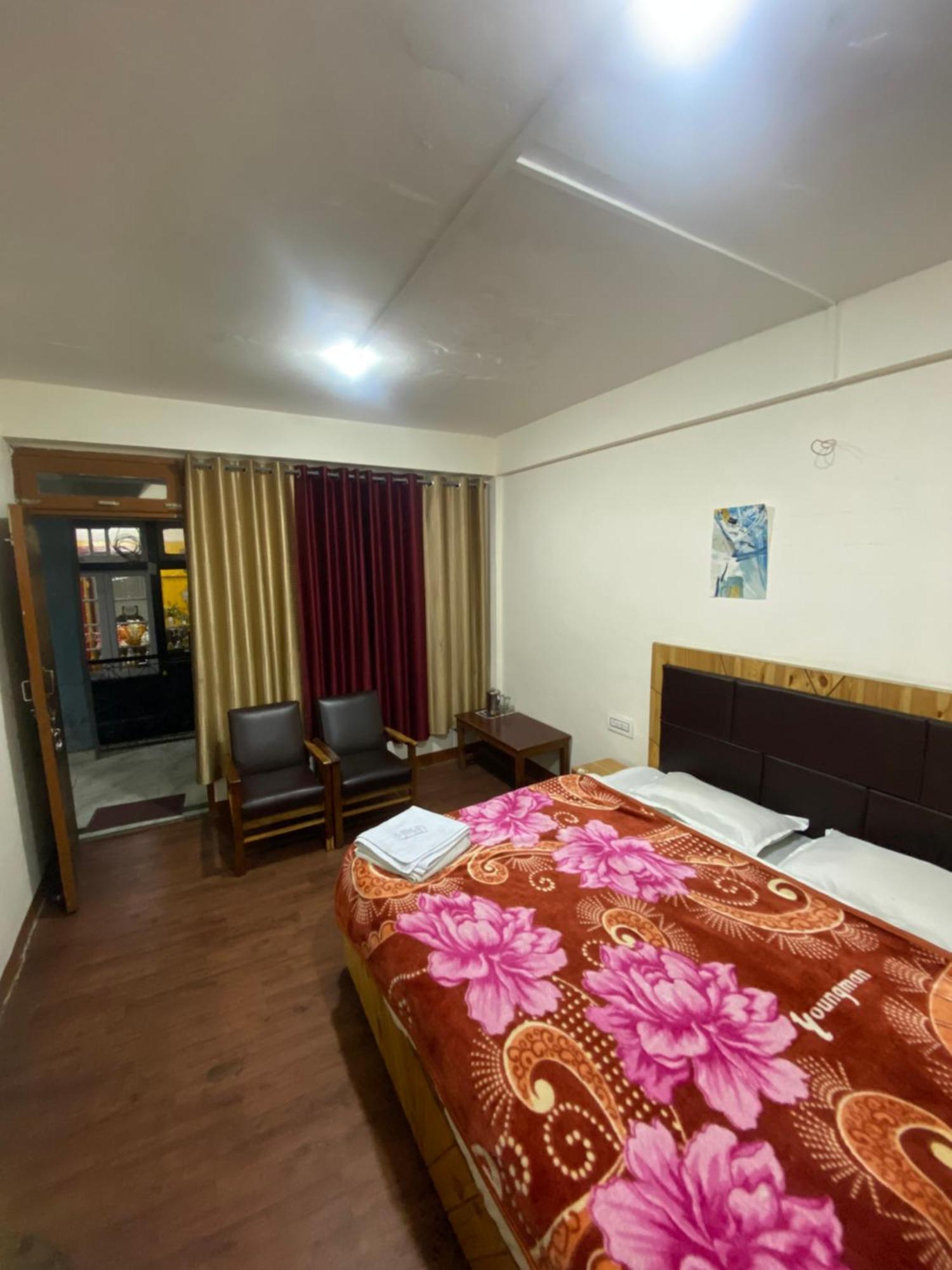 The Prasher Lodge Mall Road Manali Zewnętrze zdjęcie