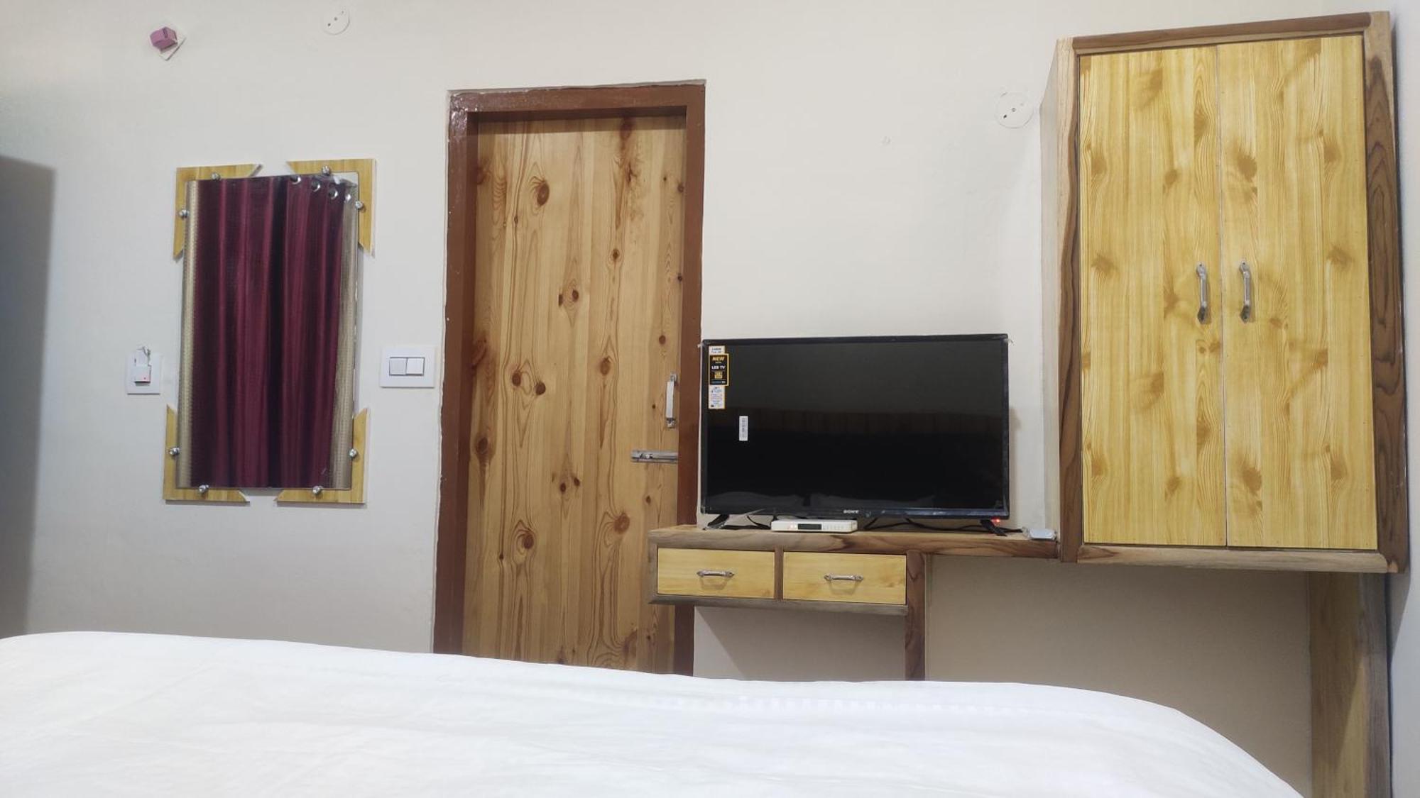 The Prasher Lodge Mall Road Manali Zewnętrze zdjęcie