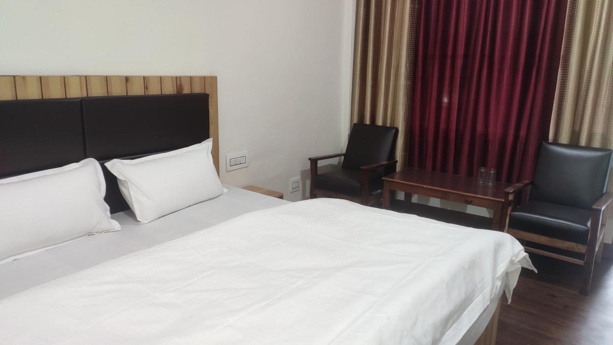 The Prasher Lodge Mall Road Manali Zewnętrze zdjęcie
