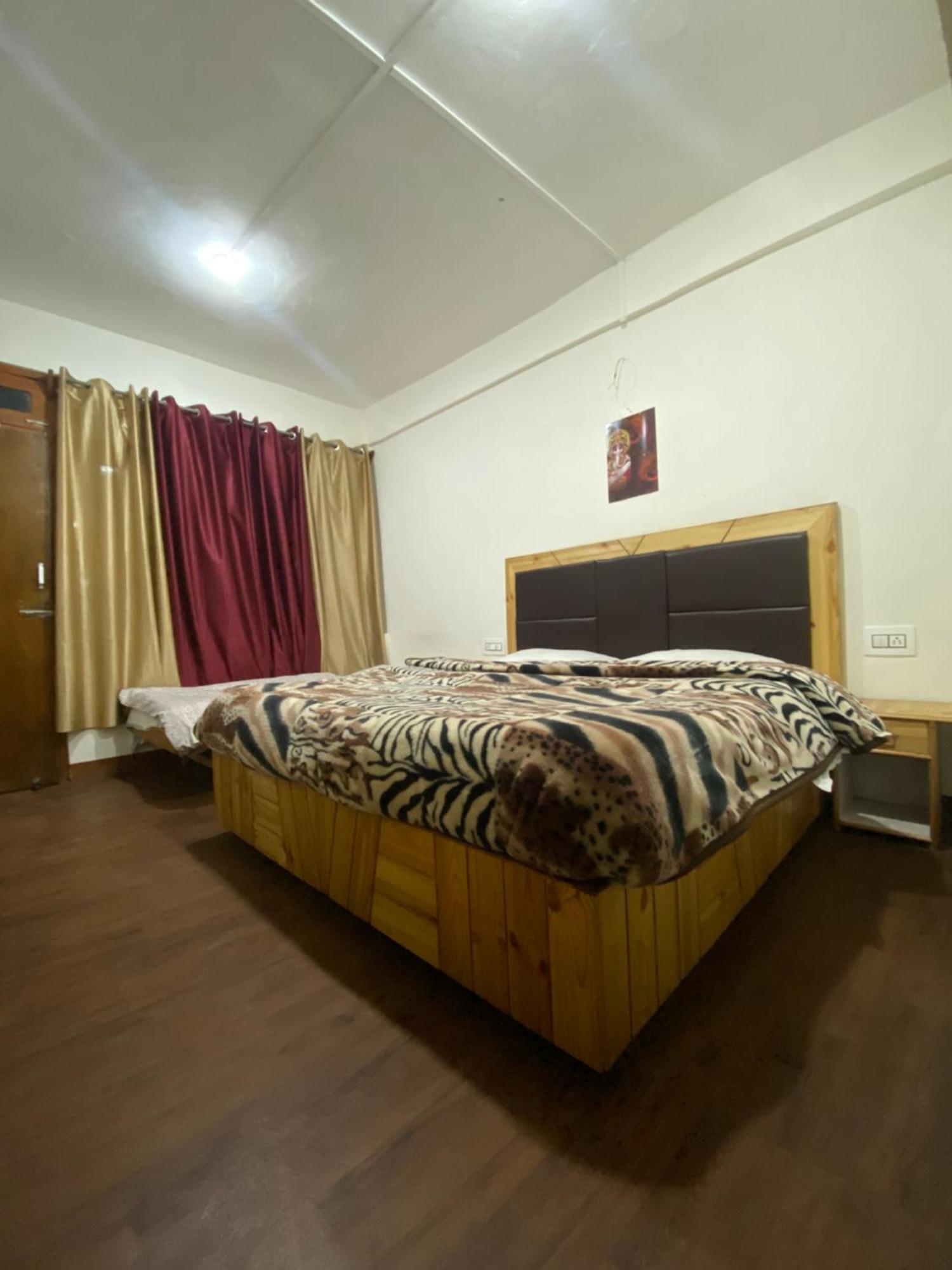 The Prasher Lodge Mall Road Manali Zewnętrze zdjęcie