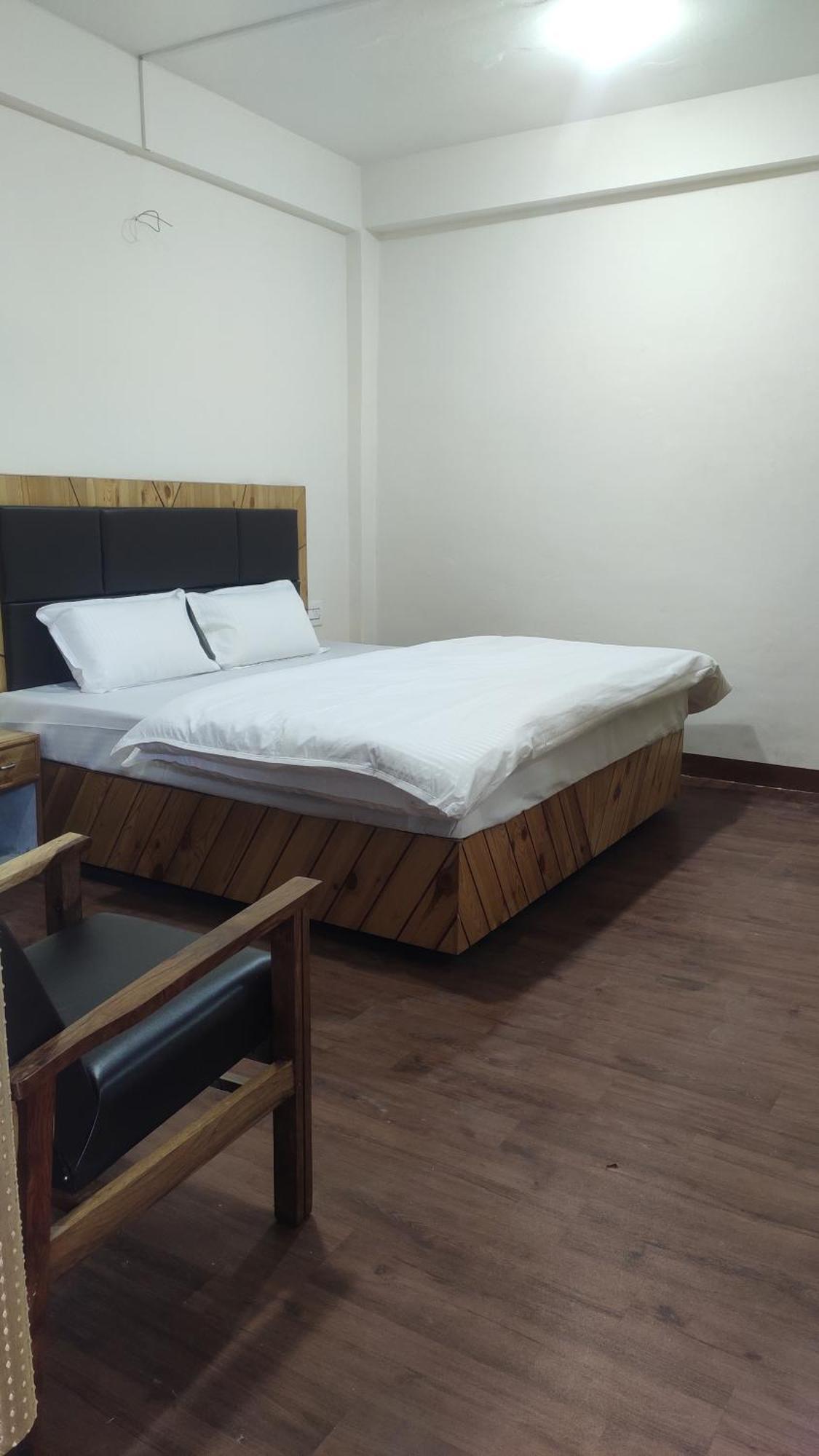 The Prasher Lodge Mall Road Manali Zewnętrze zdjęcie